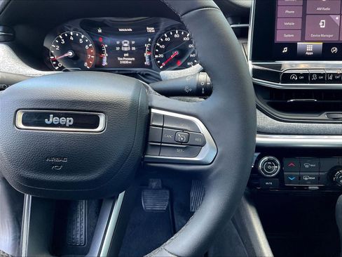 Used 2023 Jeep Compass Latitude AWD/4WD image 12