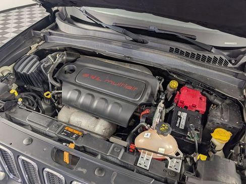 Used 2018 Jeep Renegade Latitude w/ UConnect 8.4 Nav Group image 34