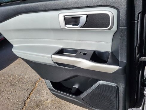 Used 2022 Ford Explorer XLT w/ Equipment Group 202A image 19