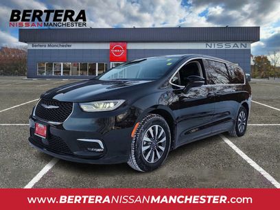 Used 2024 Chrysler Pacifica Select