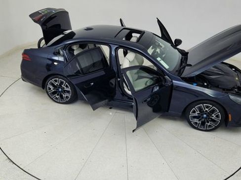 Used 2025 BMW i5 xDrive40 w/ M Sport Package image 87
