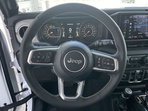 Used 2025 Jeep Wrangler Unlimited Sahara AWD/4WD image 14