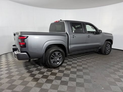 Used 2025 Nissan Frontier SV RWD image 7