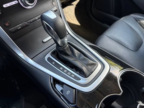 Used 2018 Ford Edge Titanium FWD image 23
