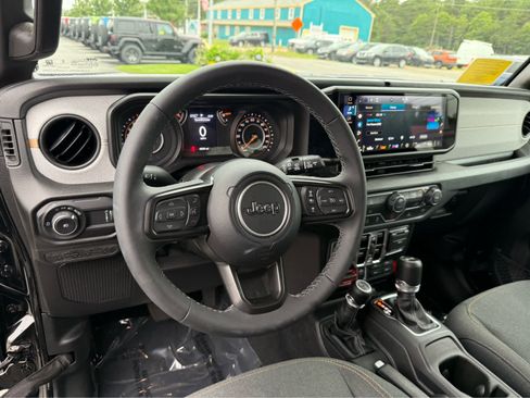 Used 2026 Jeep Wrangler Unlimited Sport AWD/4WD image 18