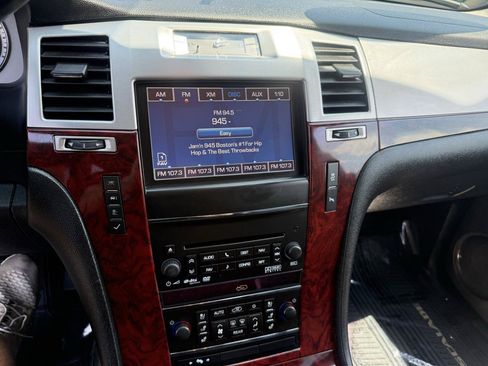 Used 2013 Cadillac Escalade Luxury AWD/4WD image 39