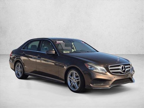 Used 2014 Mercedes-Benz E 350 Sedan image 3