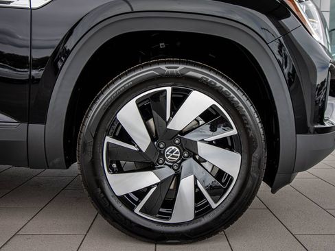 New 2026 Volkswagen Atlas Cross Sport SE FWD image 5