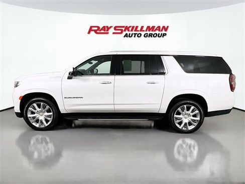 Used 2023 Chevrolet Suburban High Country image 4