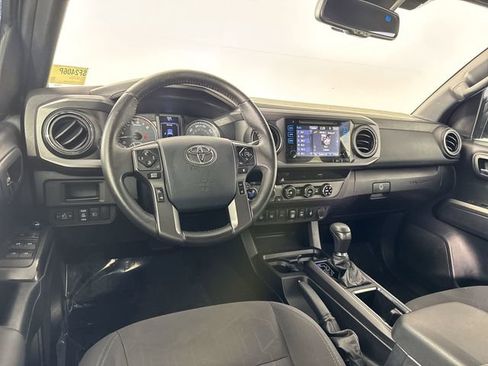 Used 2018 Toyota Tacoma TRD Off-Road w/ Technology Package image 21