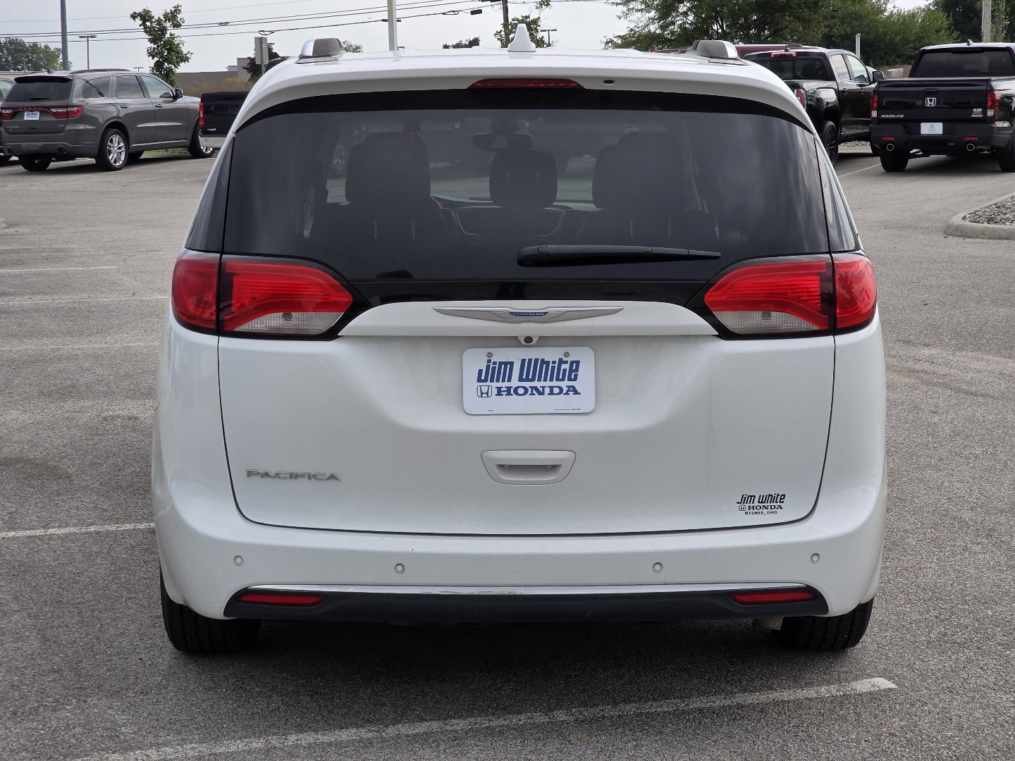 Used 2018 Chrysler Pacifica Touring-L FWD image 13