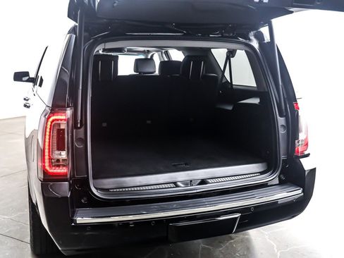 Used 2020 GMC Yukon XL Denali w/ Denali Premium Package image 22