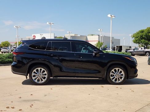 Used 2024 Toyota Highlander Limited AWD/4WD image 4