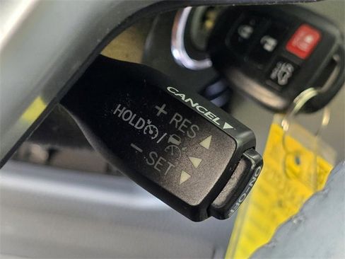 Used 2018 Toyota Highlander LE image 26