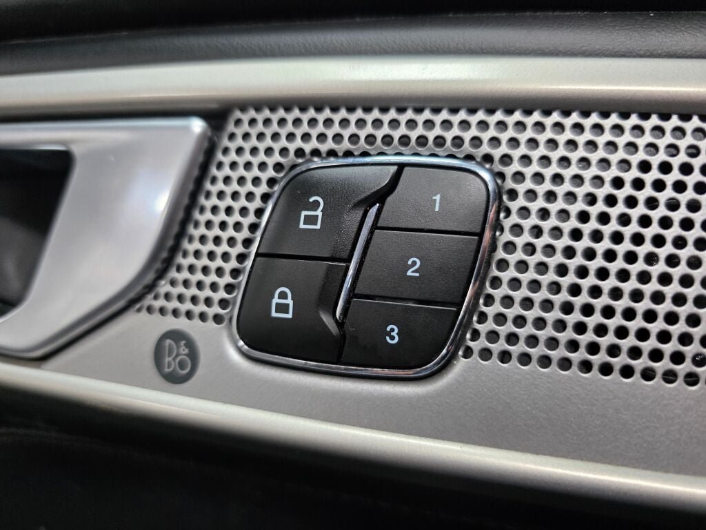 Used 2023 Ford Explorer Platinum AWD/4WD image 18