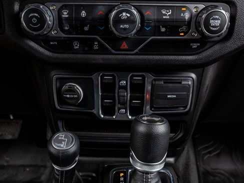 Used 2025 Jeep Wrangler Sport S image 27