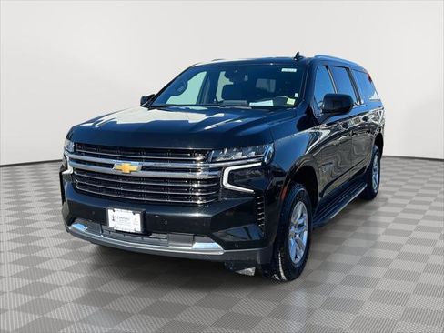 Used 2024 Chevrolet Suburban LT image 3