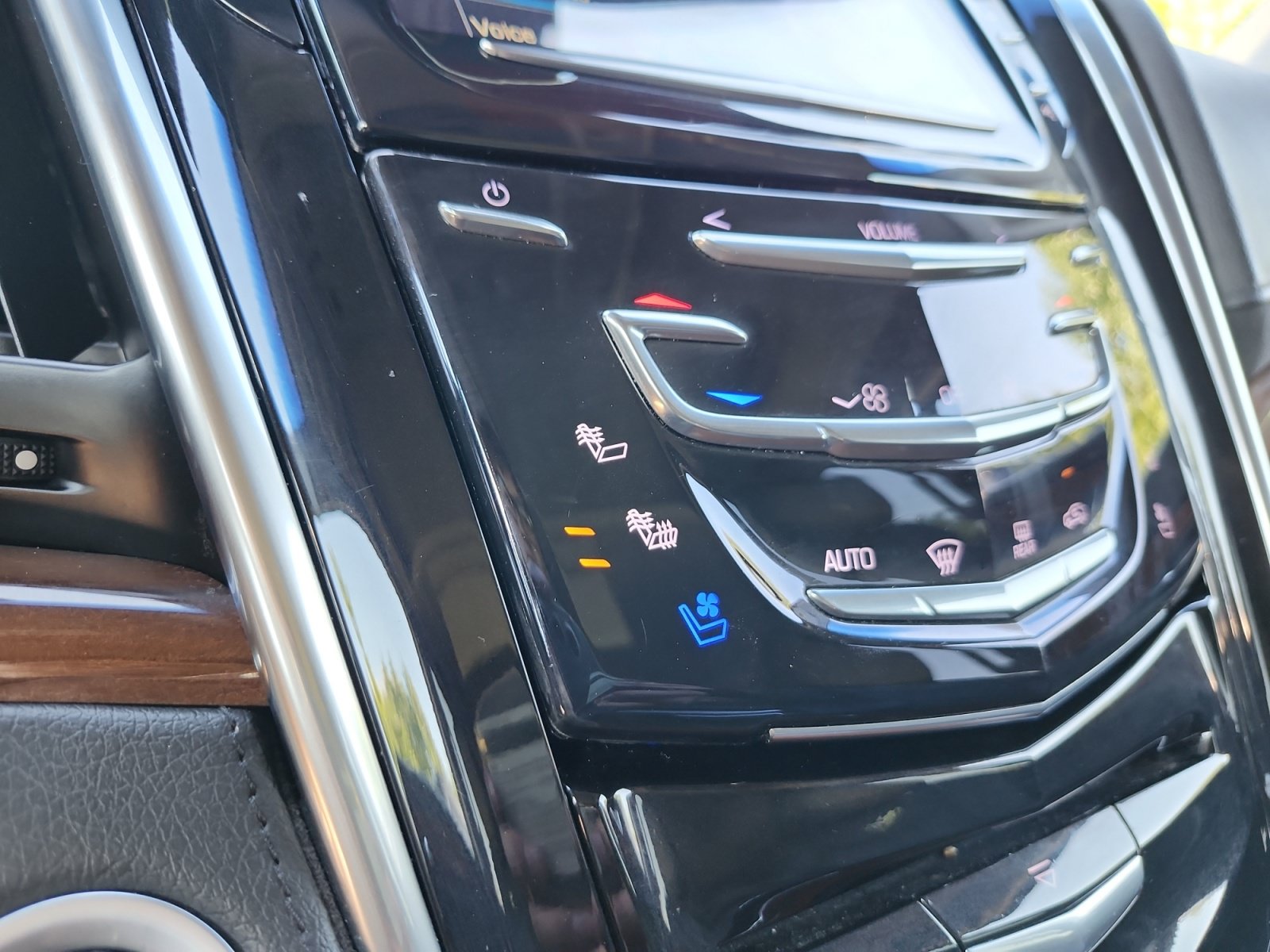 Used 2020 Cadillac Escalade Luxury AWD/4WD image 24