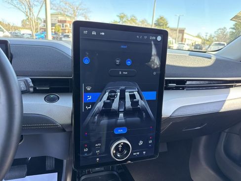 Used 2022 Ford Mustang Mach-E Select image 17