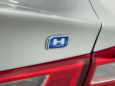 Used 2019 Chevrolet Malibu Hybrid image 38