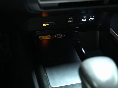 Certified 2025 Toyota Camry Hybrid image 19