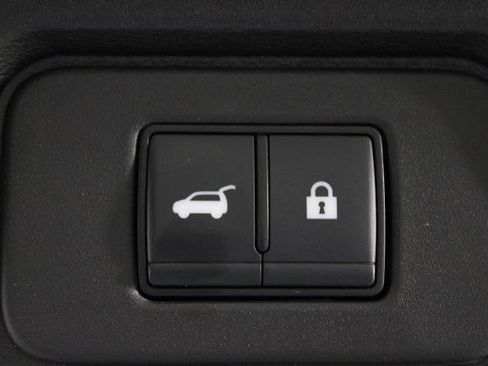 Certified 2025 Nissan Rogue SV image 18