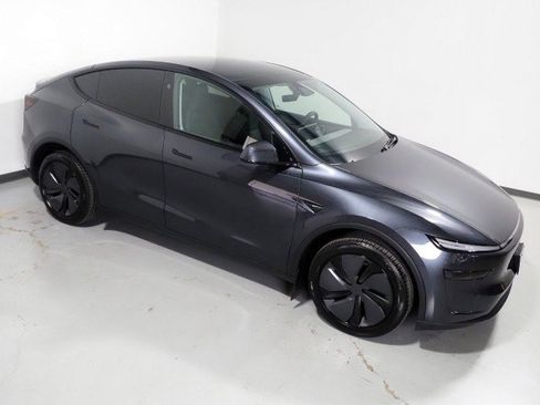 Used 2026 Tesla Model Y 2WD image 13