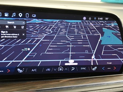 Used 2025 Chevrolet Suburban Z71 image 28