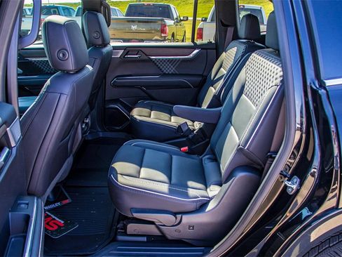 Used 2024 GMC Acadia Denali w/ Super Cruise Package image 22