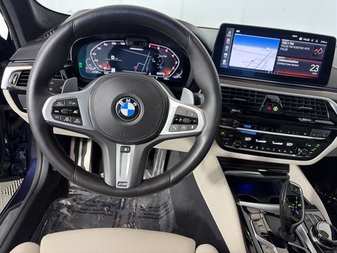 Used 2021 BMW M550i xDrive w/ Dynamic Handling Package AWD/4WD image 3