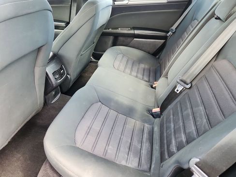 Used 2020 Ford Fusion SE FWD image 9