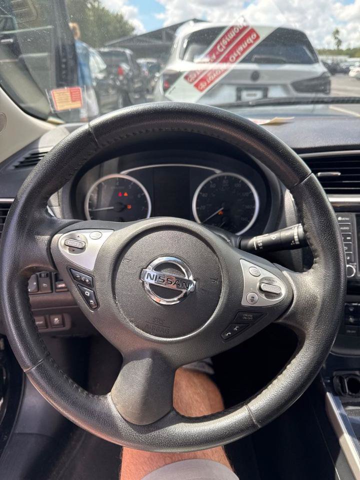 Used 2019 Nissan Sentra SR w/ Premium Package (SR) FWD image 16