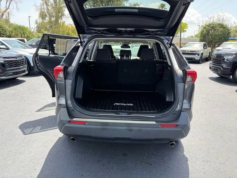 Used 2022 Toyota RAV4 LE AWD/4WD image 16