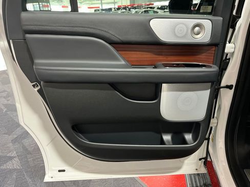Used 2023 Lincoln Navigator L Reserve AWD/4WD image 10