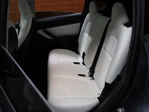 Used 2021 Tesla Model Y Long Range image 28