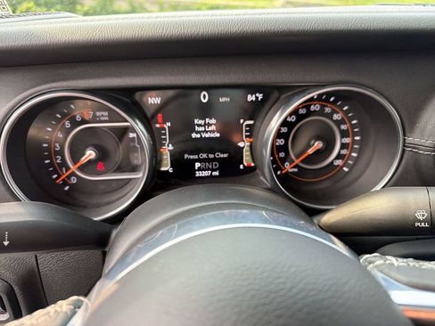 Used 2018 Jeep Wrangler Unlimited Sahara AWD/4WD image 26