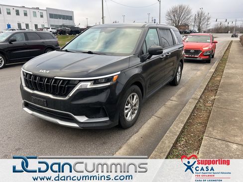 Used 2024 Kia Carnival LX image 1