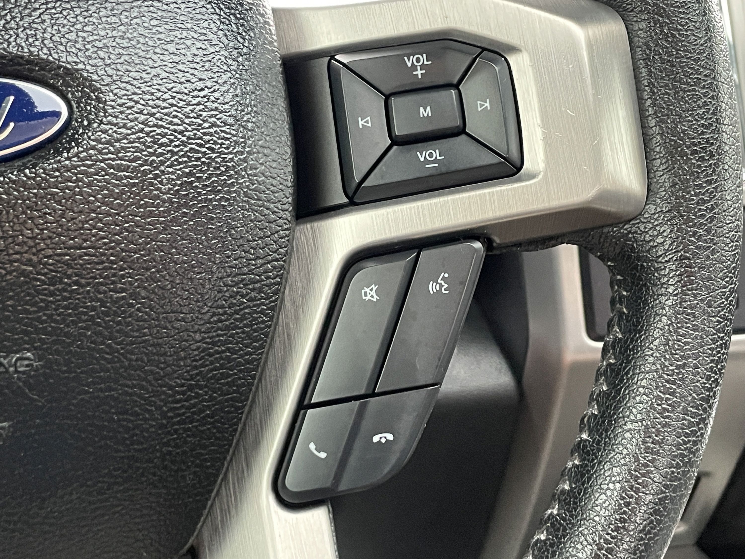 Used 2015 Ford F150 Platinum w/ Equipment Group 701A Luxury AWD/4WD image 18