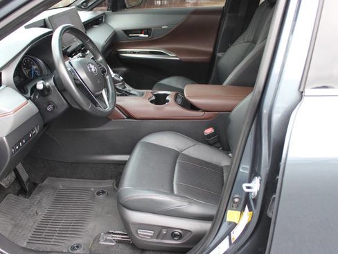 Used 2021 Toyota Venza Limited w/ Advanced Technology Package image 7