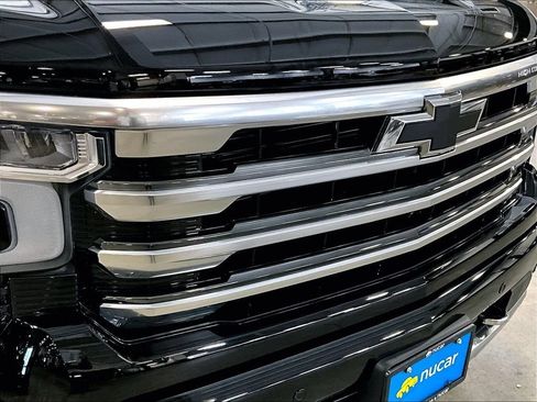 Used 2026 Chevrolet Silverado 1500 High Country AWD/4WD image 33