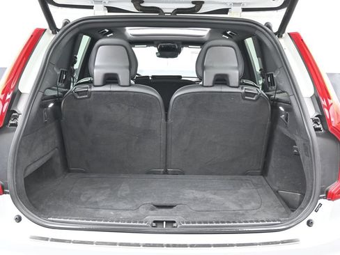 Used 2018 Volvo XC90 T6 Momentum w/ Convenience Package AWD/4WD image 16