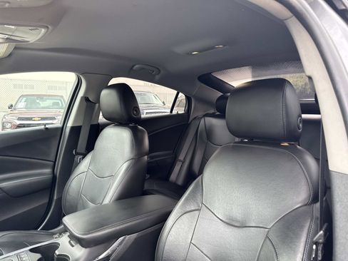 Used 2018 Chevrolet Volt Premier image 14