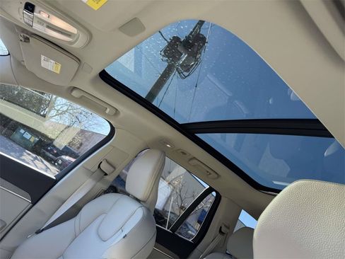 Used 2024 Volvo XC90 B5 Plus image 19