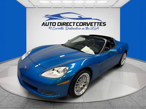 Used 2011 Chevrolet Corvette Coupe w/ 1LT RWD image 1