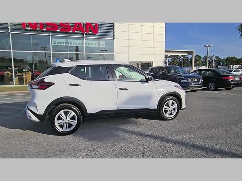 Used 2025 Nissan Kicks Play S image 32