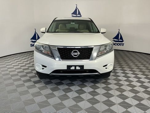 Used 2014 Nissan Pathfinder S image 2