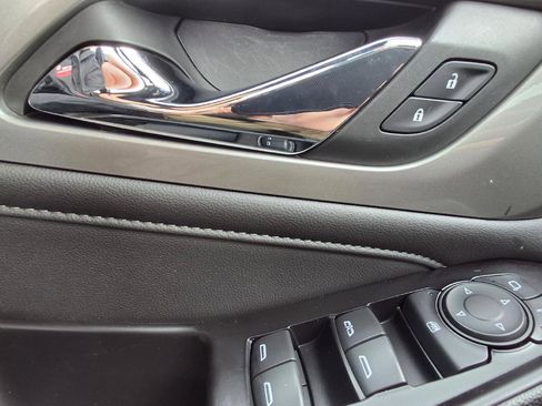 Used 2023 Chevrolet Traverse LT image 15