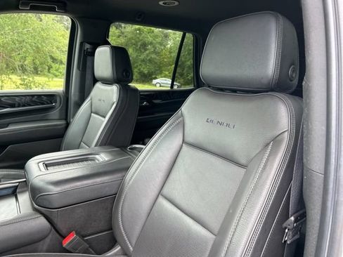 Used 2023 GMC Yukon Denali AWD/4WD image 9