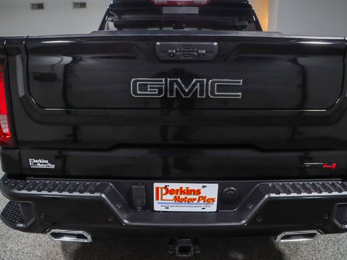 Used 2024 GMC Sierra 1500 AT4 w/ Technology Package AWD/4WD image 8