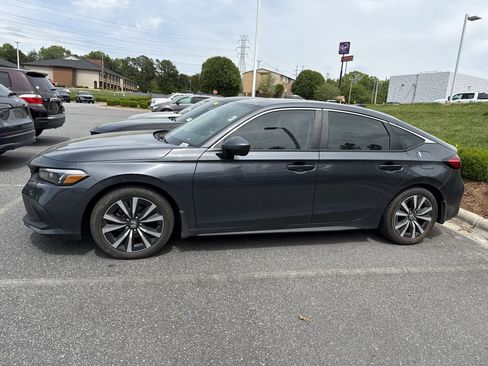 Used 2024 Honda Civic EX-L image 7